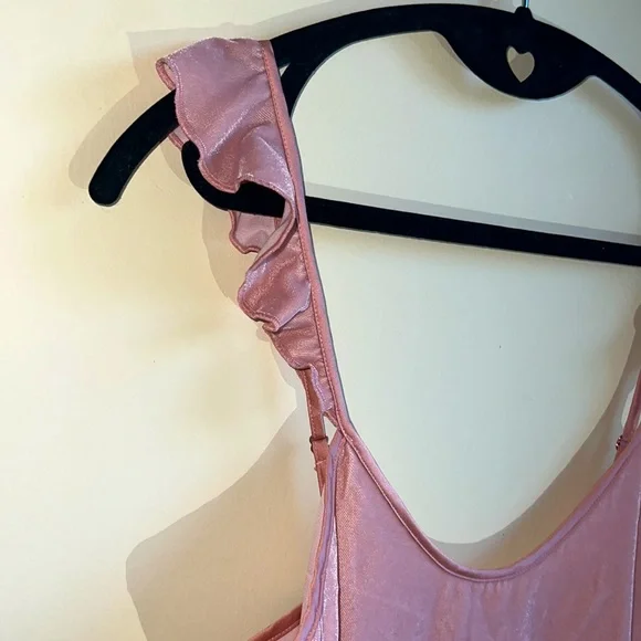 Victoria’s Secret Cropped Cami - Picture 2 of 4